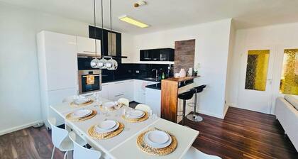 Charming 3 bedrooms with a cozy terrace