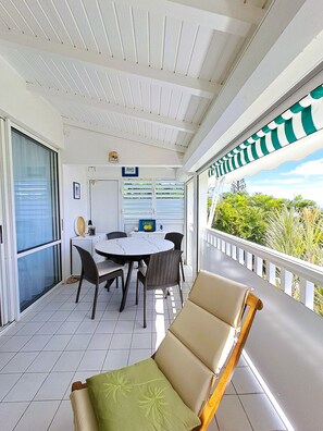 屋外ダイニングエリア