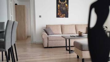 Apartment, 1 Bedroom, Accessible, Balcony | Living room