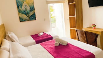 Deluxe-Dreibettzimmer | Schreibtisch, kostenloses WLAN, Bettwäsche