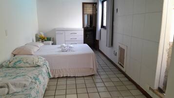 2 Schlafzimmer, Schreibtisch, Bügeleisen/Bügelbrett, WLAN