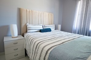 3 chambres, fer et planche à repasser, Wi-Fi, draps fournis