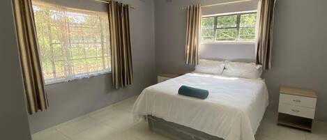 3 bedrooms, iron/ironing board, WiFi, bed sheets