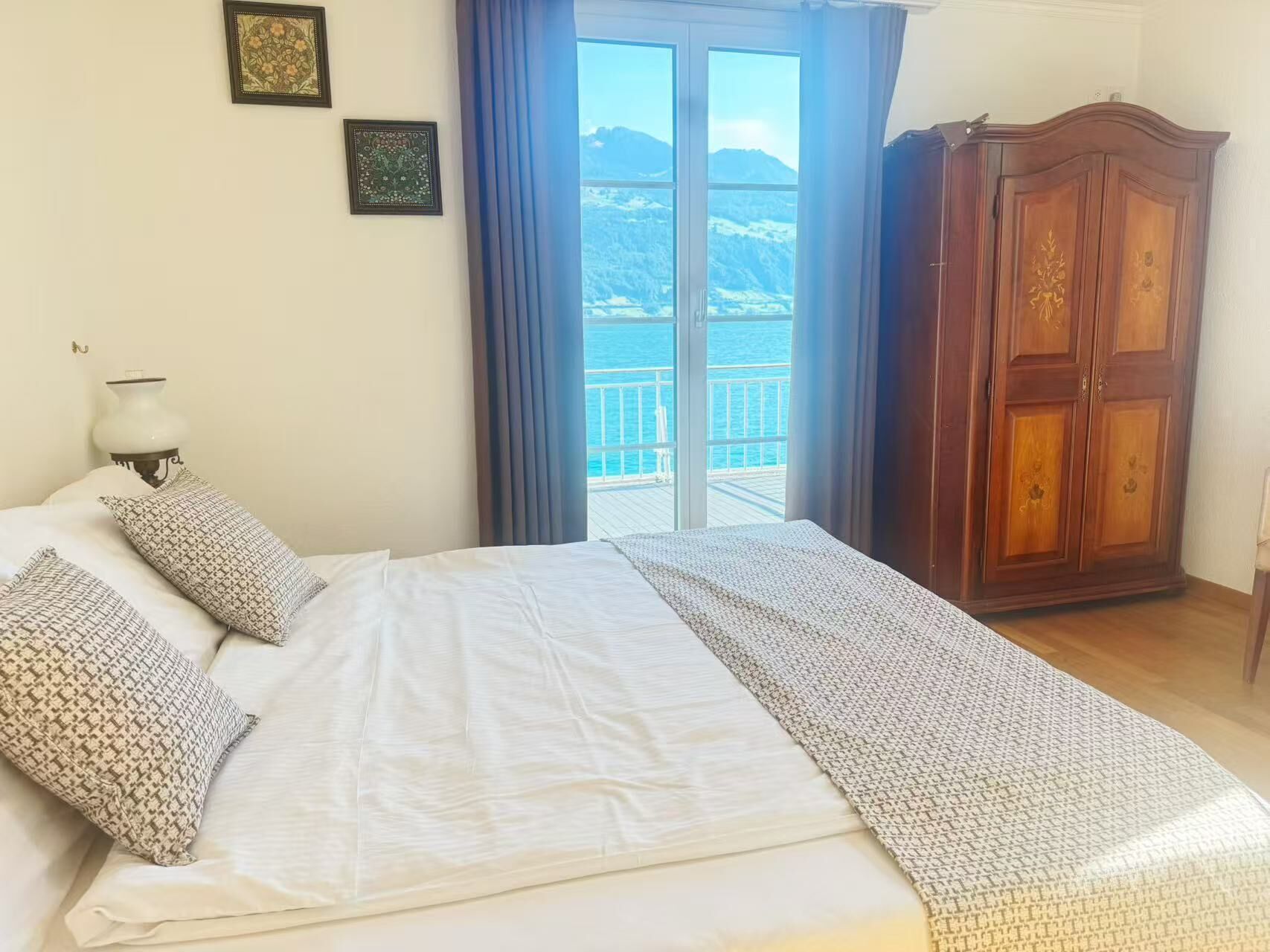 Suite familiar, 2 dormitoris, vistes al llac | Habitacions insonoritzades, wifi gratuïta i roba de llit 