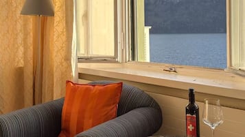 Deluxe Double Room, Lake View | Soundproofing, free WiFi, bed sheets