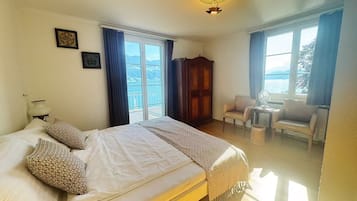 Familiesuite, 2 soverom, utsikt mot innsjø | Lydisolert, wi-fi (inkludert) og sengetøy