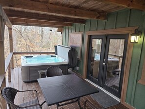 Terrace/patio - Welcome to the Compass Lodge! Sit back and relax in this calm, stylish space. (Tellico Plains)