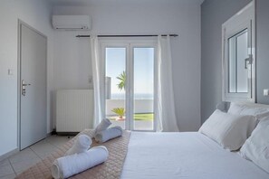 3 bedrooms, in-room safe, iron/ironing board, free WiFi