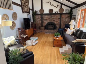 Smart TV, fireplace