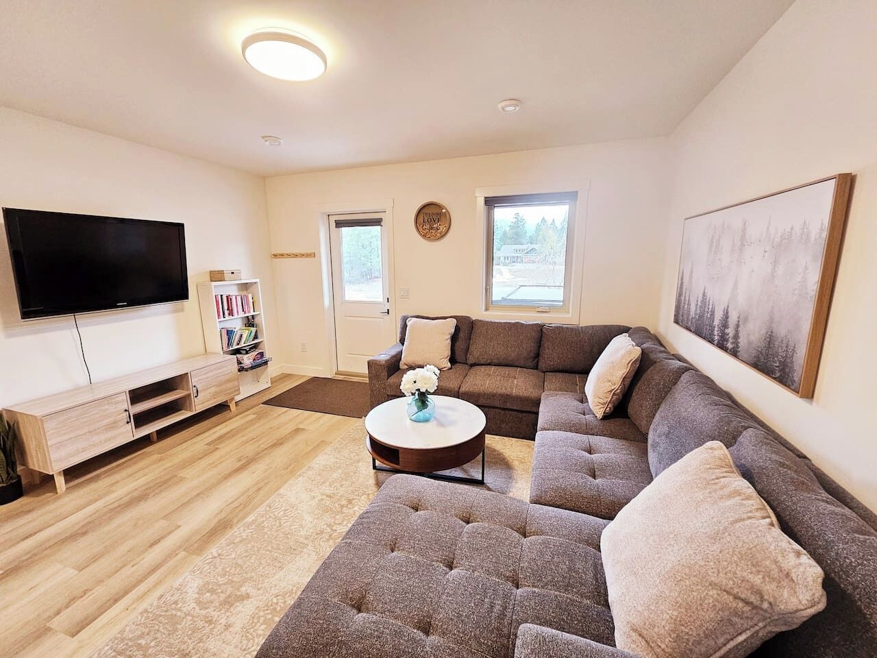 Smart TV, fireplace, video games, stereo