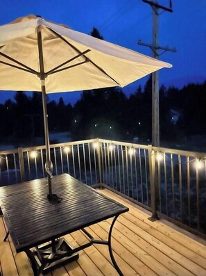Property grounds - Ultimate Family Retreat | Beach, Hot Tub & Games (Invermere)