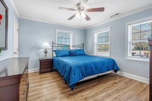 3 chambres, fer et planche à repasser, Wi-Fi gratuit, draps fournis