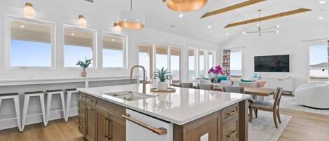 Refrigerador, microondas, parrilla de estufa y lavavajillas