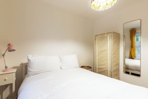 1 habitación, escritorio, wifi gratis y ropa de cama