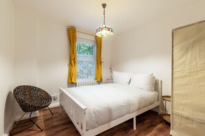 1 bedroom, desk, free WiFi, bed sheets