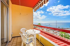 Outdoor dining - Dellangelo House (Arona)