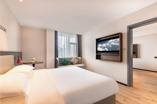 City Comfort Premier Hotel (Bozhou Weiwu Plaza)