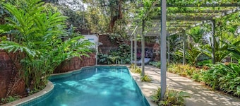 Stylish 2BR w Pool Near Candolim and Coco Beach