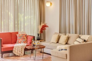 Apartment | 2 bedrooms - Stylish 2BR w Pool Near Candolim and Coco Beach (Verem)