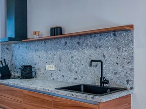 Apartamento (One Bedroom Apartment (owner 1-jednos) | Cozinha privada | Geladeira