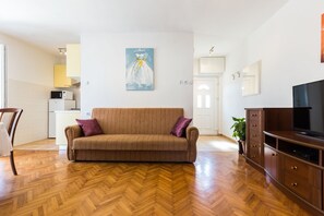 Apartment (Two Bedroom Apartment with Terrace (o) | Living room | 32-inch flat-screen TV with satellite channels - Lovely Leisure Apartments With Pool (Zadar)