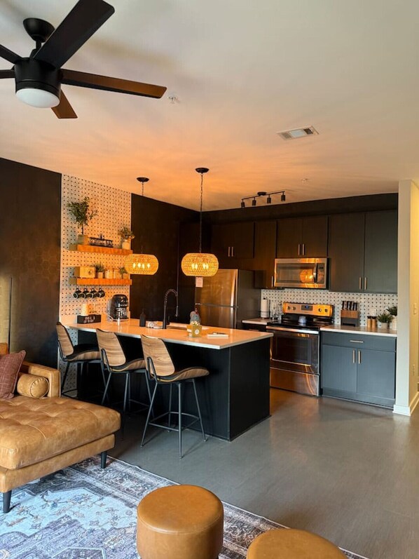 Fridge, microwave, oven, stovetop