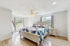 3 soverom, strykejern/-brett, internettilgang og sengetøy