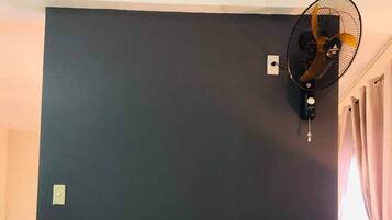 1 chambre, coffres-forts dans les chambres, fer et planche Ă repasser