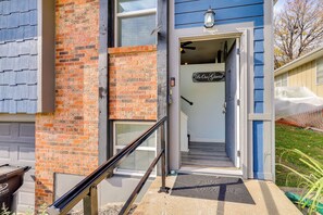 Exterior detail - 1 Mi to Truman Library: Apt w/ Large Yard! (Sugar Creek)