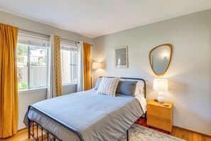 2 室のベッドルーム、デスク、アイロン / アイロン台、インターネット