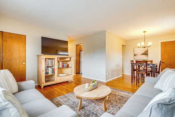 TV, books - 10 Mi to Dtwn: Pet-Friendly Retreat in Columbus (Columbus)