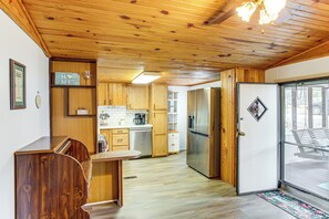Interior - 1 Mi to Lake Murray! Pet-Friendly Extended Getaway (Prosperity)