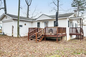 Exterior - 1 Mi to Lake Murray! Pet-Friendly Extended Getaway (Prosperity)