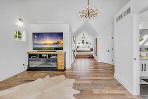 Een bureau, wifi, beddengoed