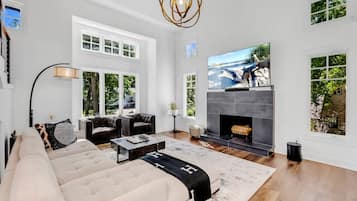 TV, peis og stereoanlegg