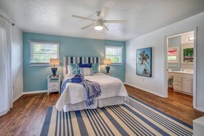 4 bedrooms, iron/ironing board, travel crib, free WiFi - Beautiful Spacious 4 Bdrm 2nd floor Condo! Heated Pool and Steps to the beach! (Holmes Beach)