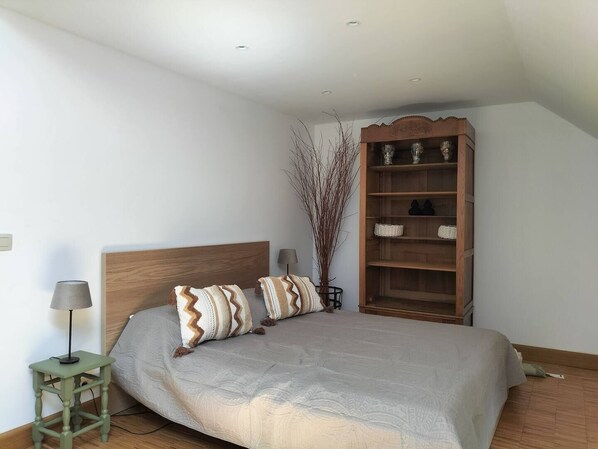 2 Schlafzimmer, Reisekinderbett, kostenloses WLAN