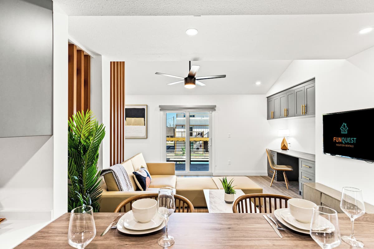 Luxury Apartment | 2 bedrooms, iron/ironing board, free WiFi