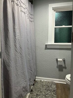 Toallas, jabón, papel higiénico