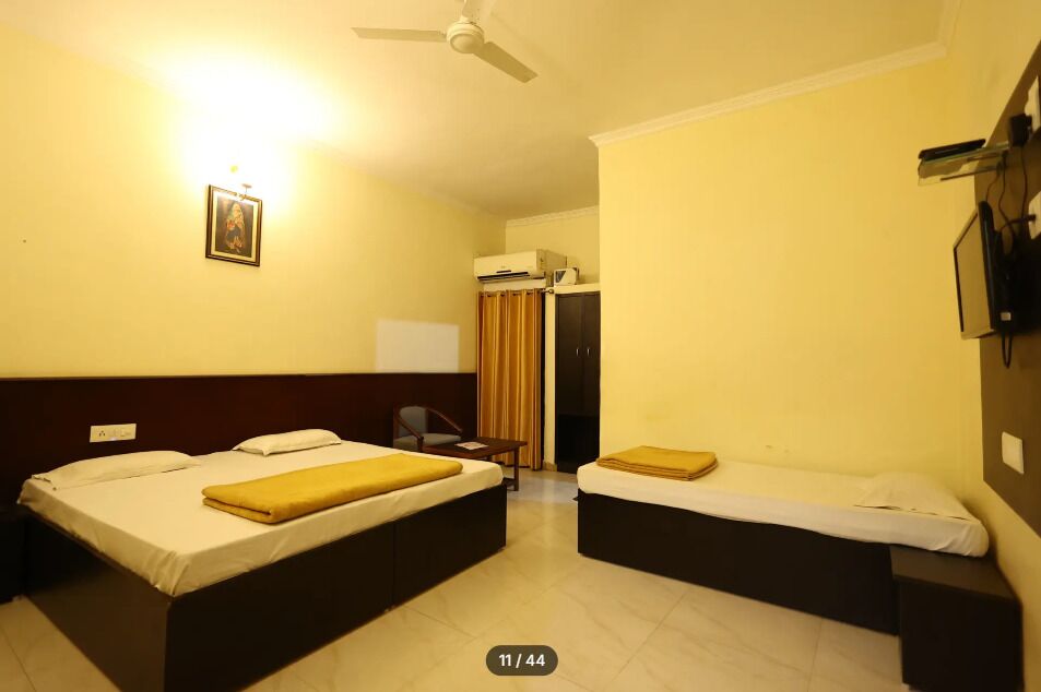 Soundproofing, free WiFi, bed sheets