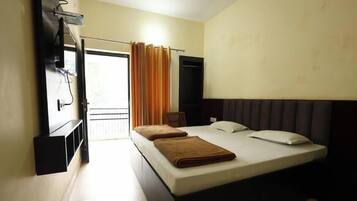 Deluxe Double or Twin Room, Balcony, Park View | Soundproofing, free WiFi, bed sheets