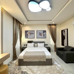 3 chambres, bureau, Wi-Fi, literie fournie