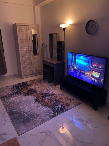 Cozy studio in charming Abu Dhabi with WiFi, AC