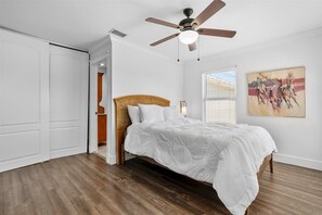 5 habitaciones, tabla de planchar con plancha y wifi gratis 
