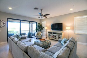 Living area - Impeccable 3 BR / 2 BA home with expansive lake view - Serenity Garden (Venice)