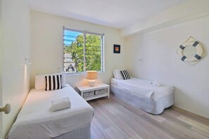 2 bedrooms, iron/ironing board, WiFi, bed sheets