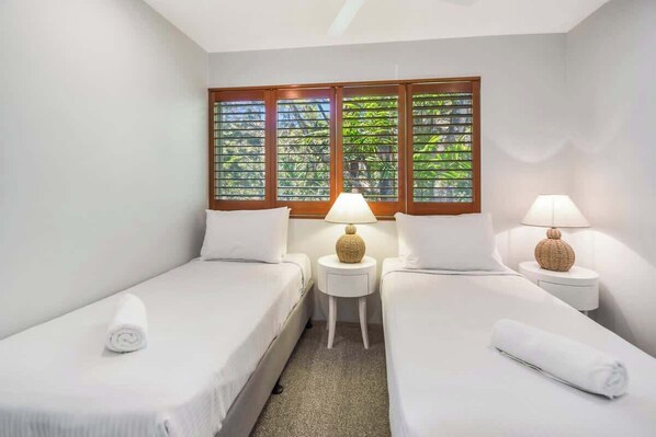 3 habitaciones, tabla de planchar con plancha, wifi y ropa de cama 