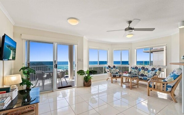 TV - Pacific Waves - 2 Bedroom Apartment (Sunrise Beach)
