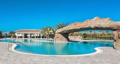 Gorgeous lakefront 2nd floor condo in Lakewood National Golf club - The Artist's Way