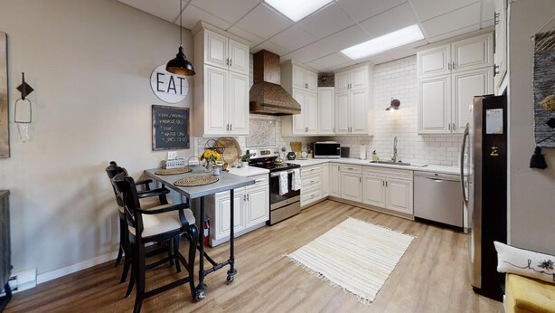 Private kitchen - Charming 1-bedroom apartment with WiFi, AC in downtown Kalispell Main Street (Kalispell)